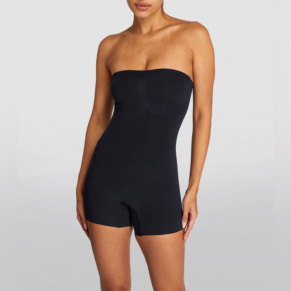 NEW SKIMS Seamless Sculpt Strapless Shorts Bodysuit- Onyx (size M)